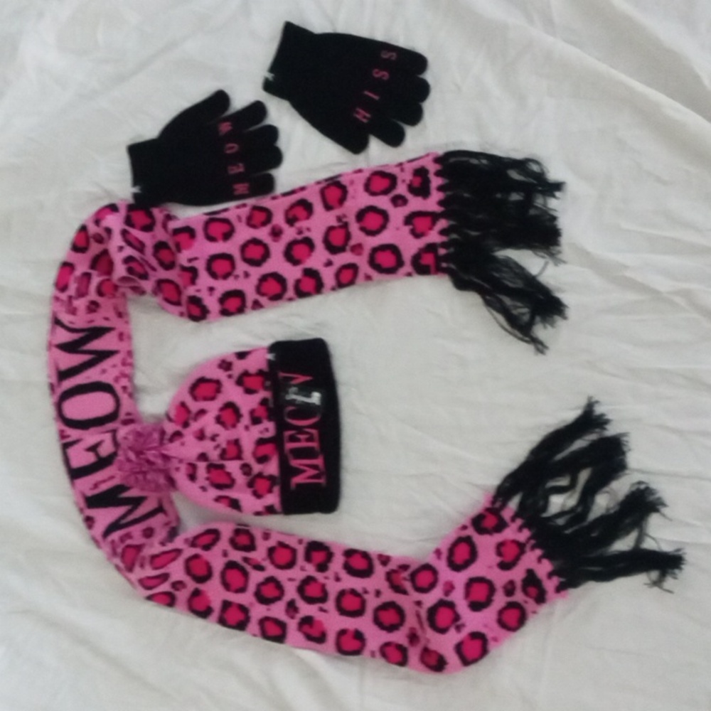 Sourpuss 3 pc  Pink Leopard Beanie Hat & Gloves w  Matching Scarf Knit  New